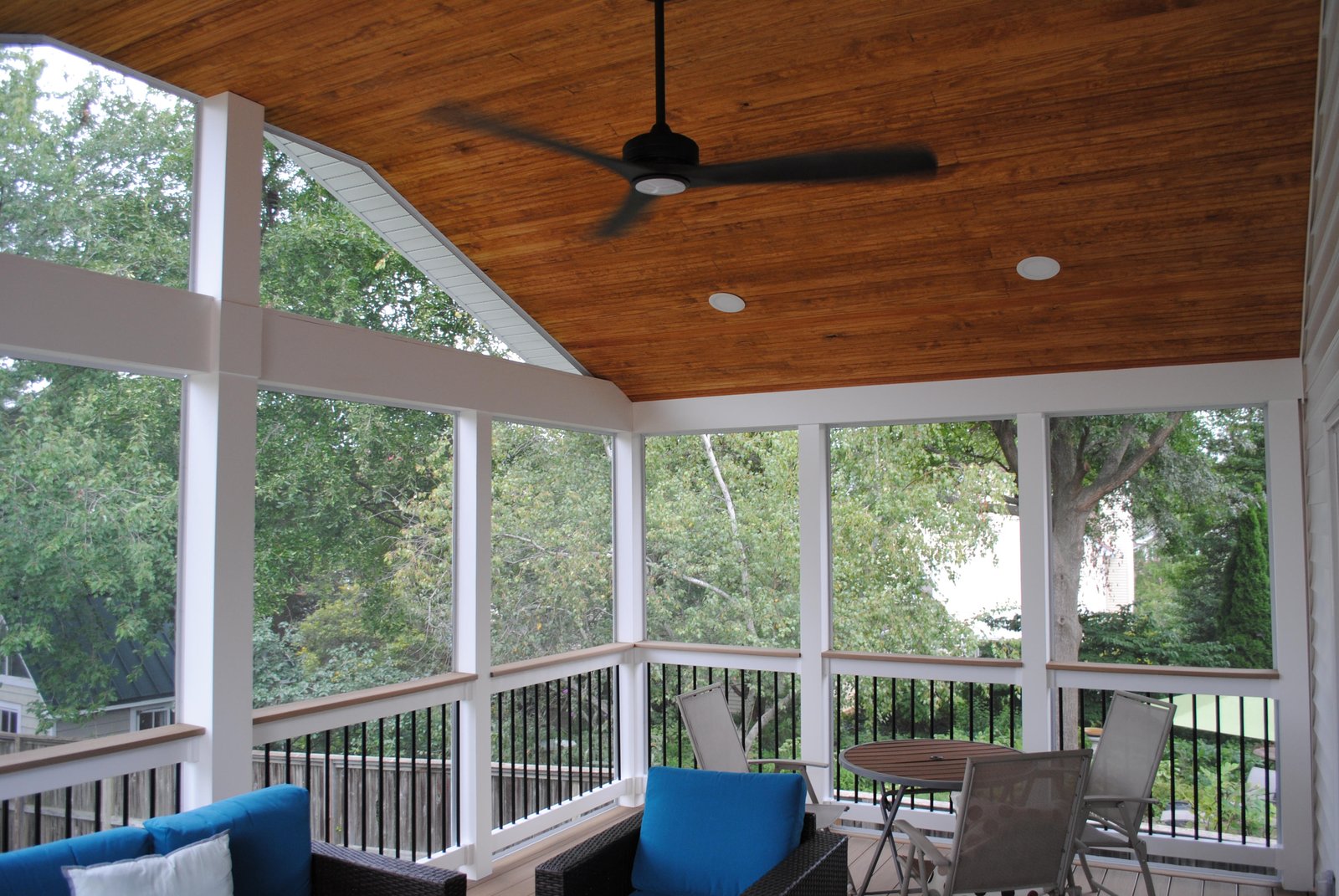 We Restore Decks screen room project
